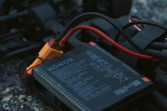 تكنولوجيا: هاتف Honor 600 يتفوق على iPhone 17 Pro وGalaxy S26 في اختبار بطارية غير معتاد