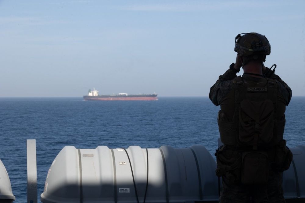 واشنطن تمدد وقف إطلاق النار ليلا وطهران تشعل هرمز صباحا