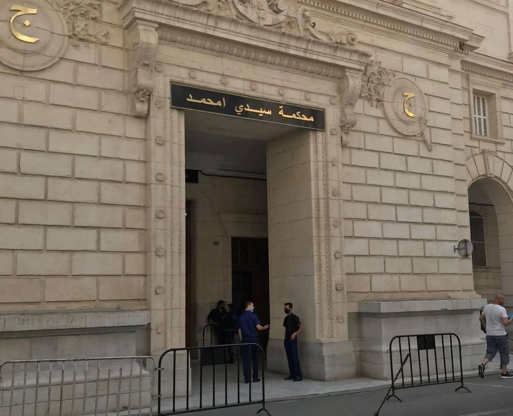 القضاء الجزائري يزج بعلي عون وابنه خلف القضبان