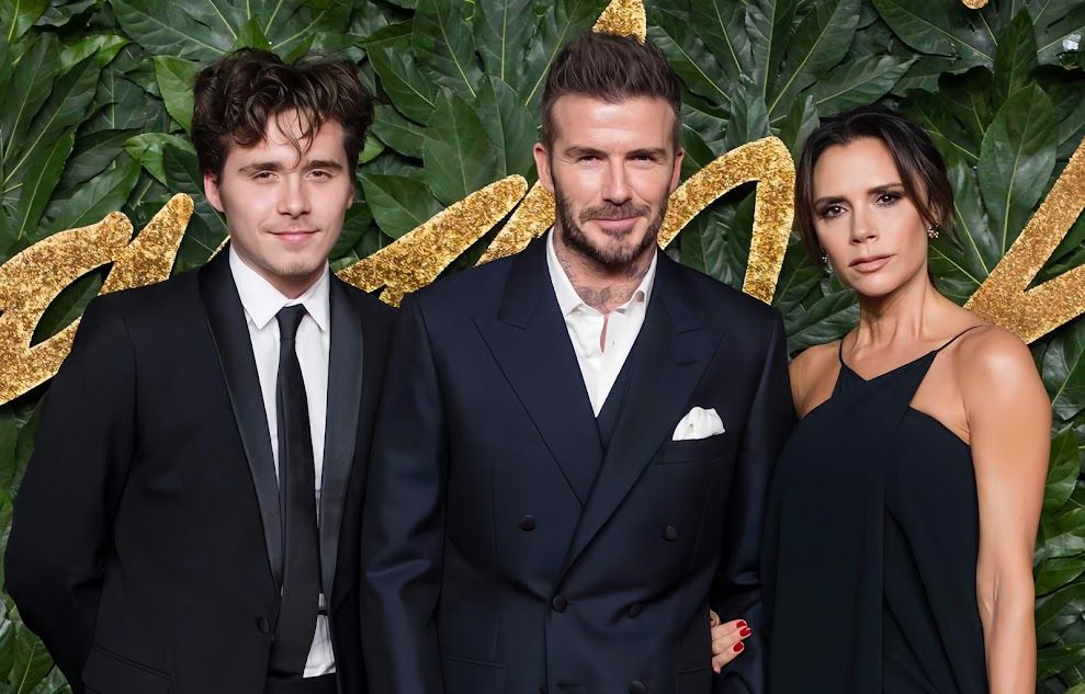 بالصور- ديفيد بيكهام يقتحم بث ابنه بروكلين ويشعل الجدل على الهواء.. ماذا حصل؟