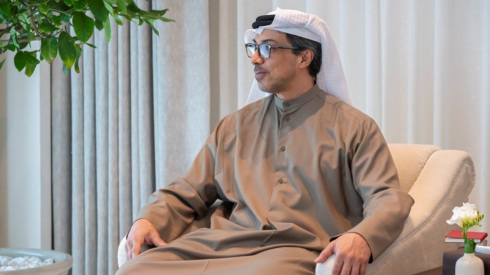 منصور بن زايد يستقبل المبعوث الخاص للرئيس البيلاروسي