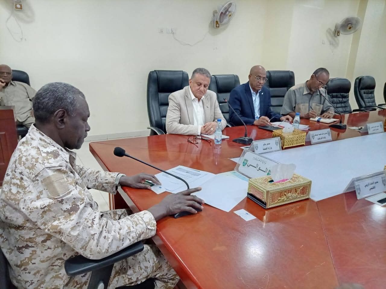 والي الخرطوم يقدم تنويرا لمسئولة الاتحاد الأوربي حول الأضرار التي لحقت بالمرافق الخدمية وجهود الولاية لإعادة إعمارها