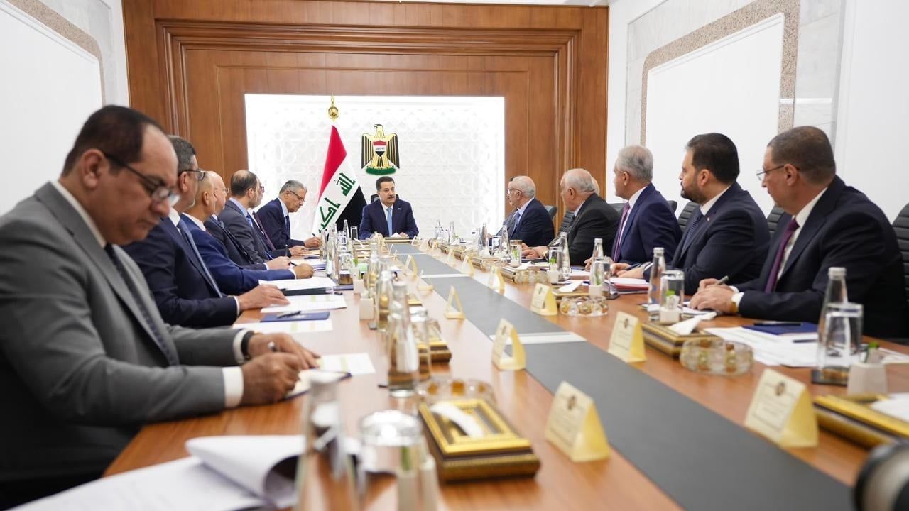 رئيس الوزراء يوجه بتشكيل هيئة لمتابعة تنفيذ مشروع أنبوب نفط بصرة- حديثة