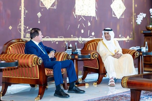 حاكم رأس الخيمة يستقبل سفير كومنولث جزر البهاما