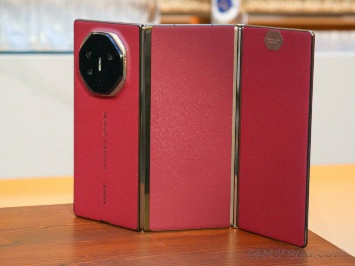 تكنولوجيا: تسريب يكشف موعد إطلاق هاتف Huawei Mate XT2 في أكتوبر مع ترقيات جديدة