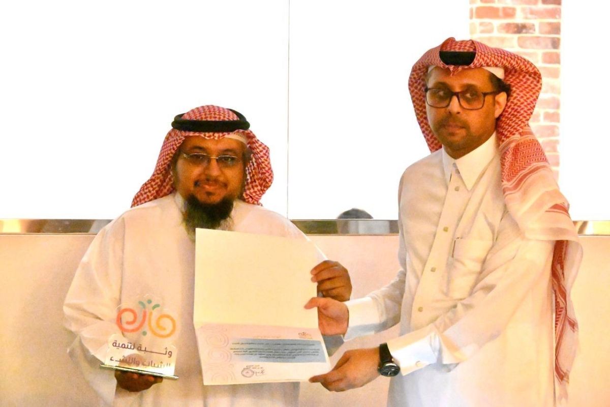 حين يضحك الشعر بذكاء: "رقيم الثقافي" يُعيد لشعر الطرافة هيبته في الدمام