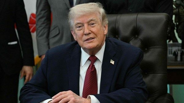 ترامب يكشف عن "محادثات جيدة" مع بوتين وزيلينسكي