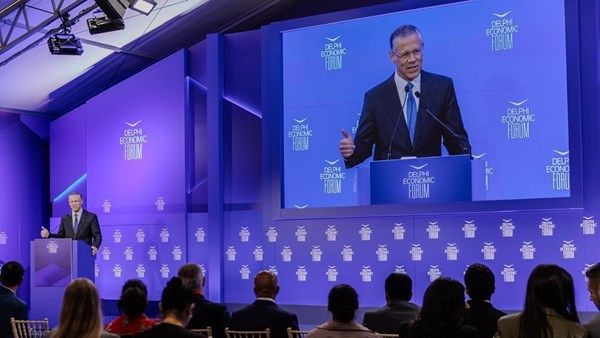 المبعوث الخاص لوزير الخارجية لشؤون الأعمال والأعمال الخيرية يدعو إلى تعزيز الإمكانات الاقتصادية الاستباقية وتوسيع آفاق التعاون بمنتدى «دلفي»