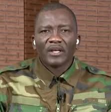 شاهد بالفيديو.. سنمع السلاح والحراسات الشخصية بالسيوف فقط والاحتفالات بمسدس “الموية”.. مصطفى تمبور يكشف مصير الحركات المسلحة بعد نهاية الحرب