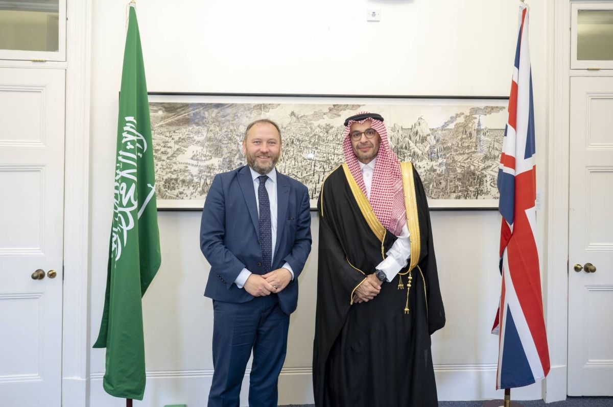 مساعد وزير الثقافة يلتقي وزير الدولة للصناعات الإبداعية والإعلام والفنون البريطاني