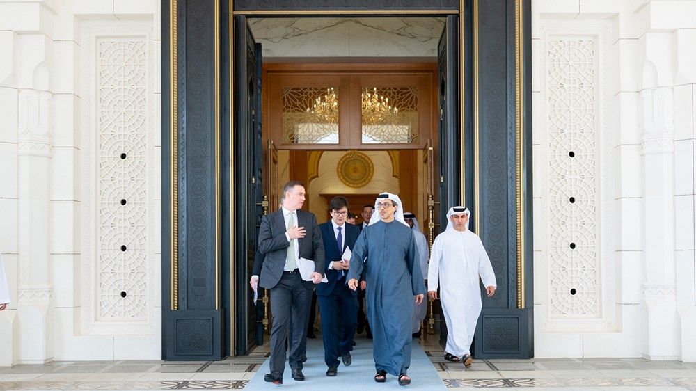 منصور بن زايد يستقبل نائب رئيس الوزراء الروسي