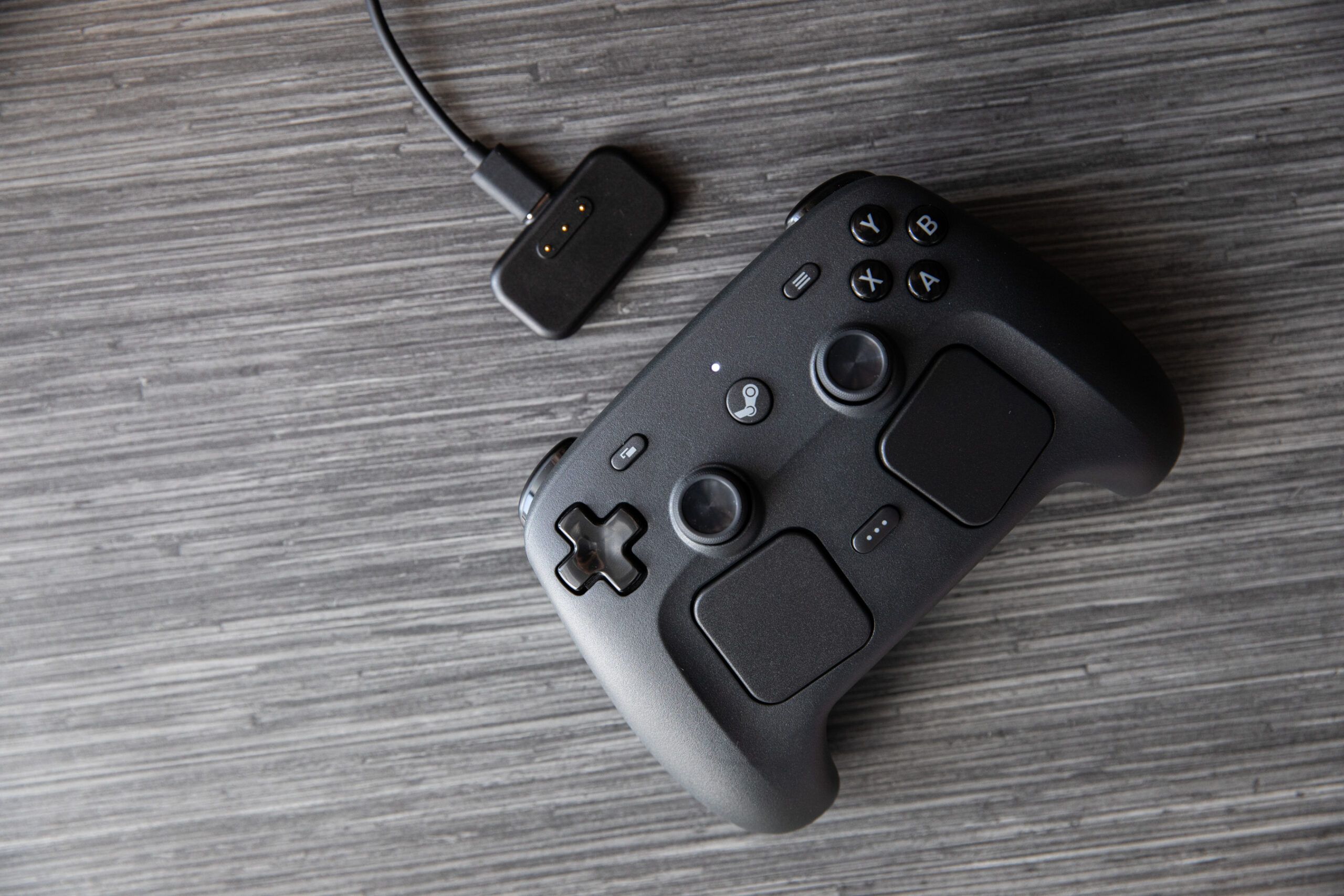 Valve تكشف عن Steam Controller الجديد بميزات تخصيص متقدمة