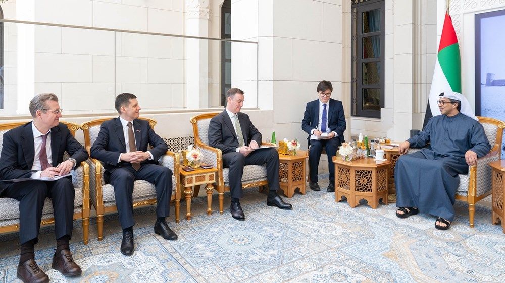 منصور بن زايد يستقبل نائب رئيس الوزراء الروسي