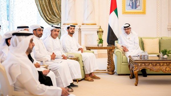 هزاع بن زايد يطّلع على برامج ومبادرات تعزيز منظومة الدعم الاجتماعي في منطقة العين