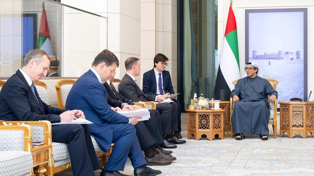 منصور بن زايد يستقبل نائب رئيس الوزراء الروسي