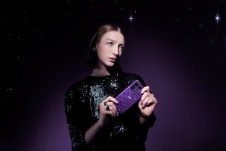 تكنولوجيا: موتورولا تستعد لإطلاق نسخة جديدة من هاتف Signature