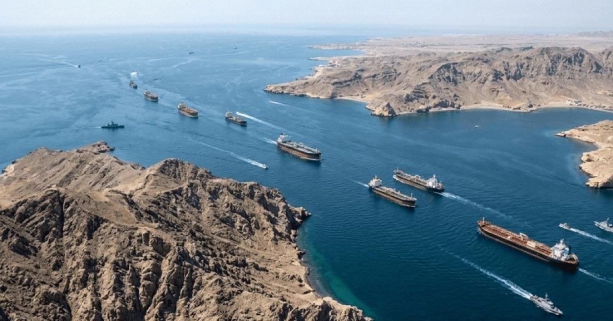 ترمب: إيران في "حالة انهيار" وتطلب فتح مضيق هرمز