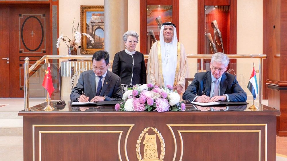 سعود بن صقر يشهد توقيع مذكرتي تفاهم بين حكومة رأس الخيمة ومؤسستين ماليتين صينيتين رائدتين