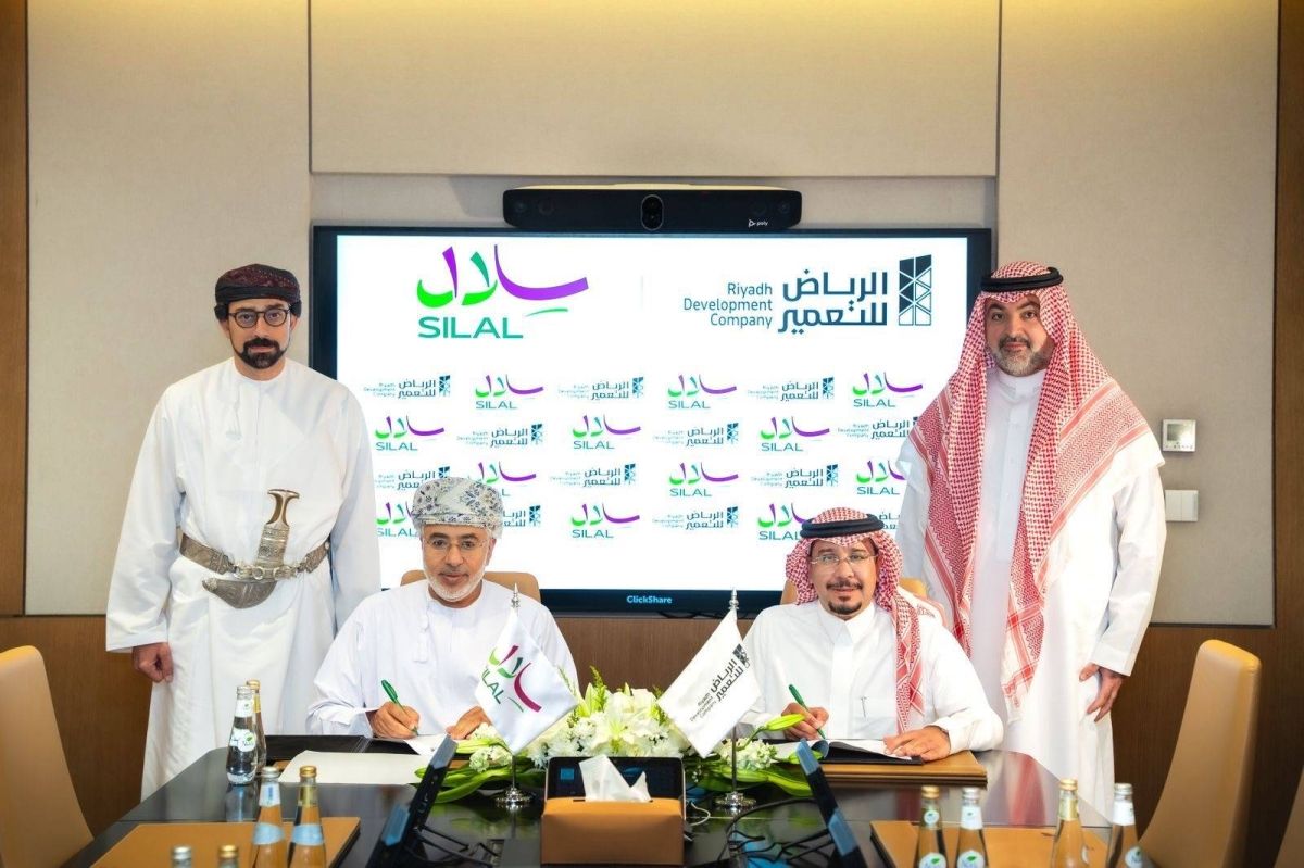 الرياض للتعمير توقّع مذكرة تفاهم مع "سلال" العُمانية لتعزيز الربط اللوجستي ودعم منظومة الإمداد الغذائي