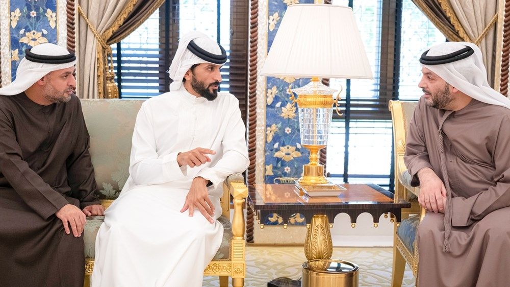 رئيس الدولة يلتقي ملك البحرين بحضور محمد بن راشد ومنصور بن زايد