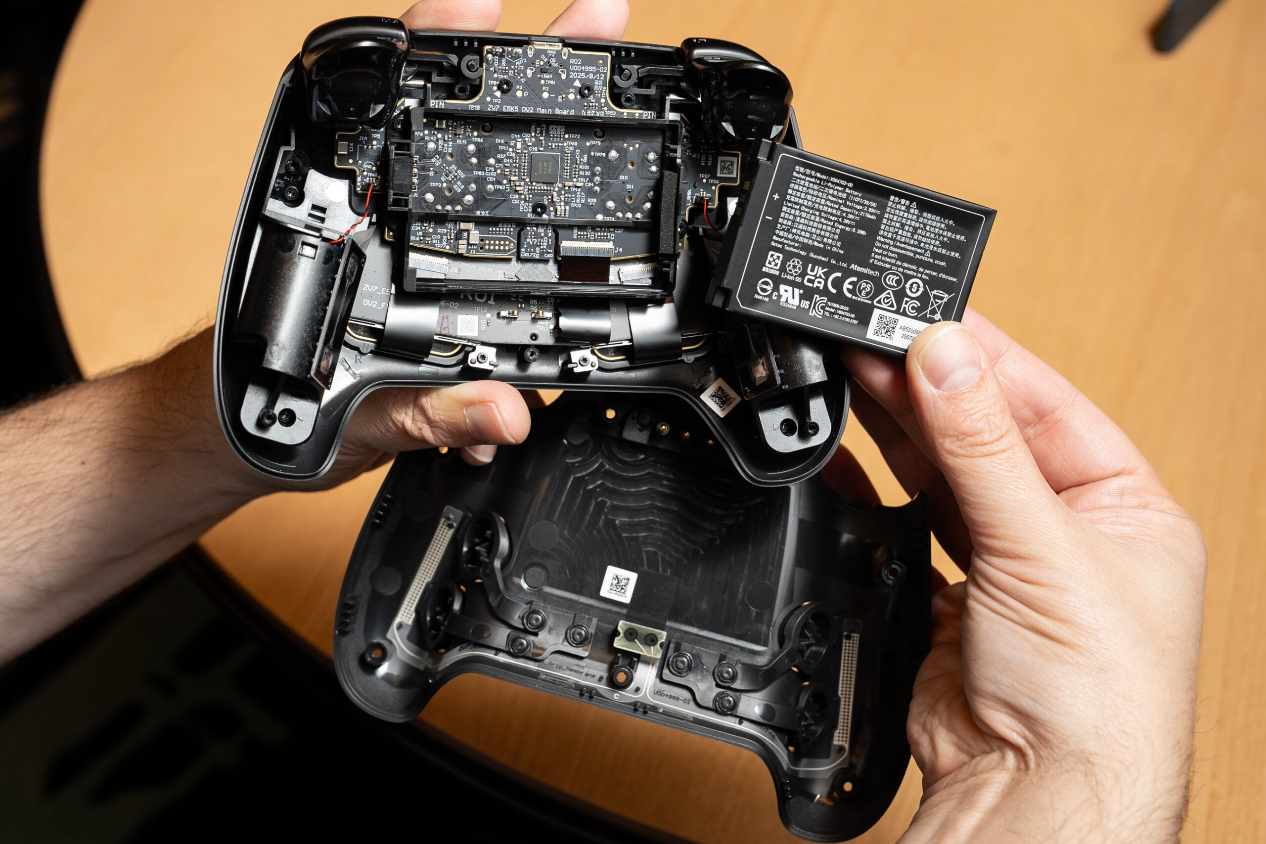 Valve تكشف عن Steam Controller الجديد بميزات تخصيص متقدمة