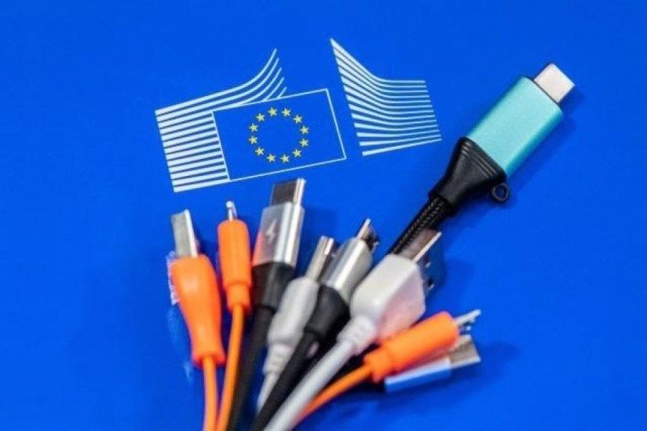 تكنولوجيا: الاتحاد الأوروبي يفرض USB-C إلزاميًا في شحن الحاسبات المحمولة