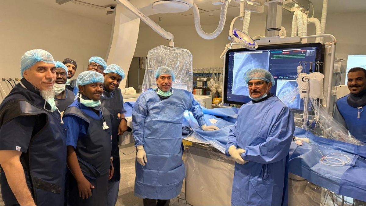 فريق طبي من جامعة الملك عبدالعزيز وتجمع الجوف ينجح في إجراء أول عملية "قسطرة قلب للأطفال" بالقريات