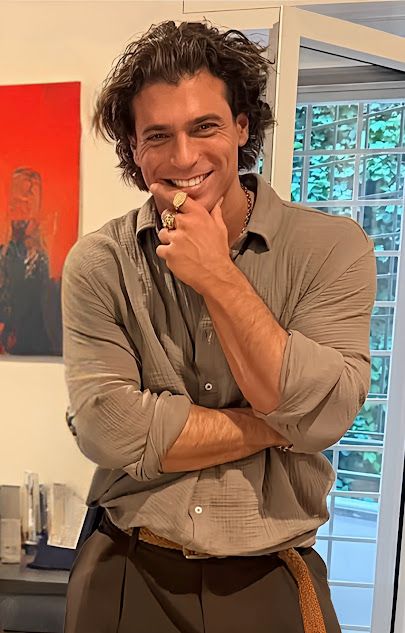 بالفيديو- جان يامان يتخلى عن لحيته بعد سنوات.. تغيير جذري يصدم الجمهور