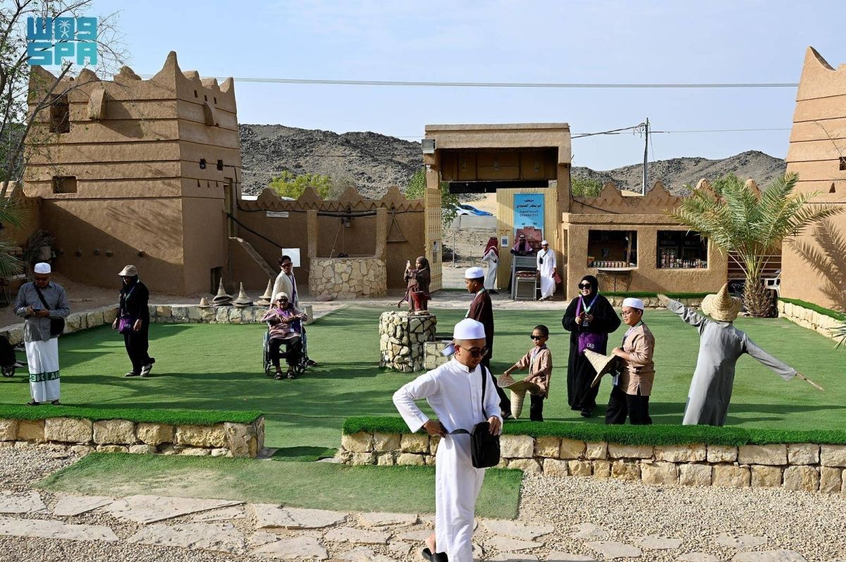 «الإرشاد السياحي»..  هندسة التجربة وإثراء رحلة ضيوف الرحمن معرفيا وثقافيا