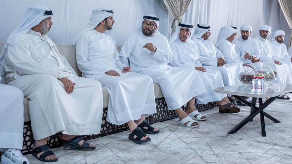 حمدان بن محمد يقدّم واجب العزاء في وفاة خليفة سليم العامري