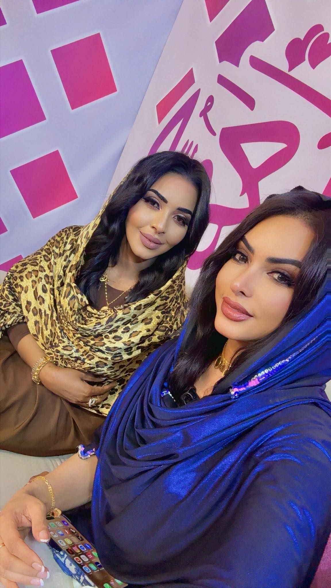 شاهد بالصورة.. حسناوات الإعلام السوداني نسرين النمر ورشا الرشيد يخطفن الأضواء بإطلالة ملفتة