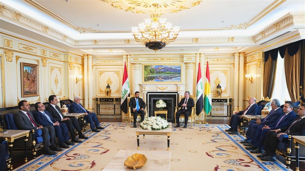 الزيدي يلتقي في أربيل رئيس حكومة إقليم كردستان العراق ويبحث ملف تشكيل الحكومة