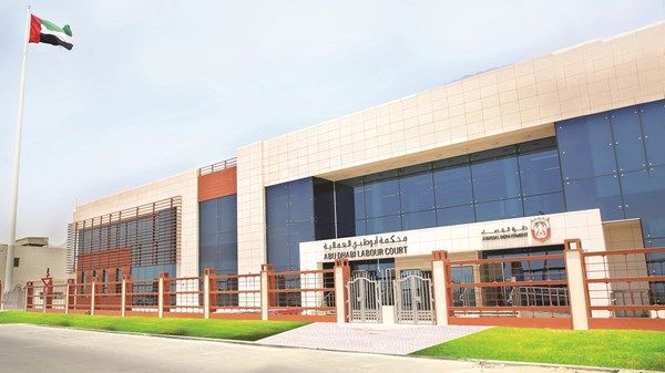«قضاء أبوظبي» تسوي مستحقات عمالية بـ 309 ملايين درهم