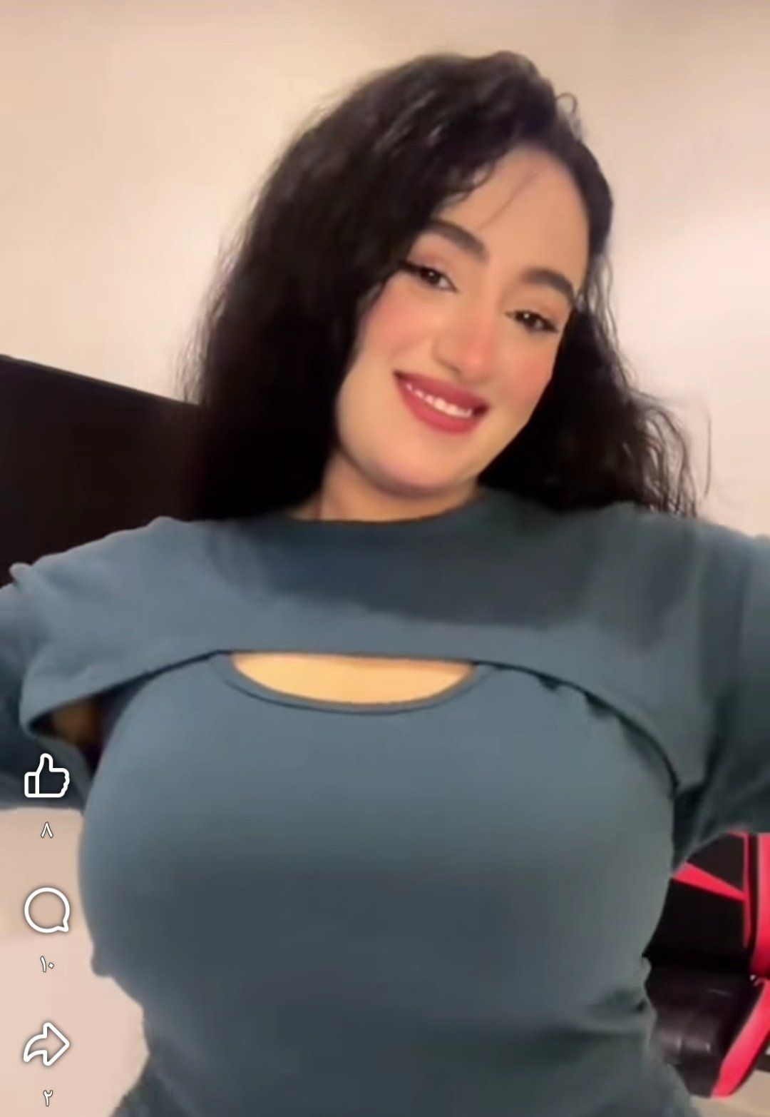 شاهد بالصورة والفيديو.. المودل آية أفرو تهز “صدرها” بطريقة فاضحة في وصلة رقص مثيرة على أنغام (دقستي ليه يا بليدة)