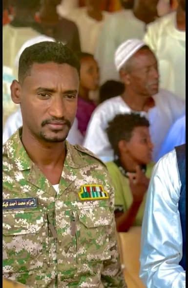 شاهد.. صورة مؤثرة لعزام كيكل مع أطفاله الصغار الذين استشهدوا معه في هجوم لمسيرة أطلقتها مليشيا الدعم السريع استهدفت منزلهم