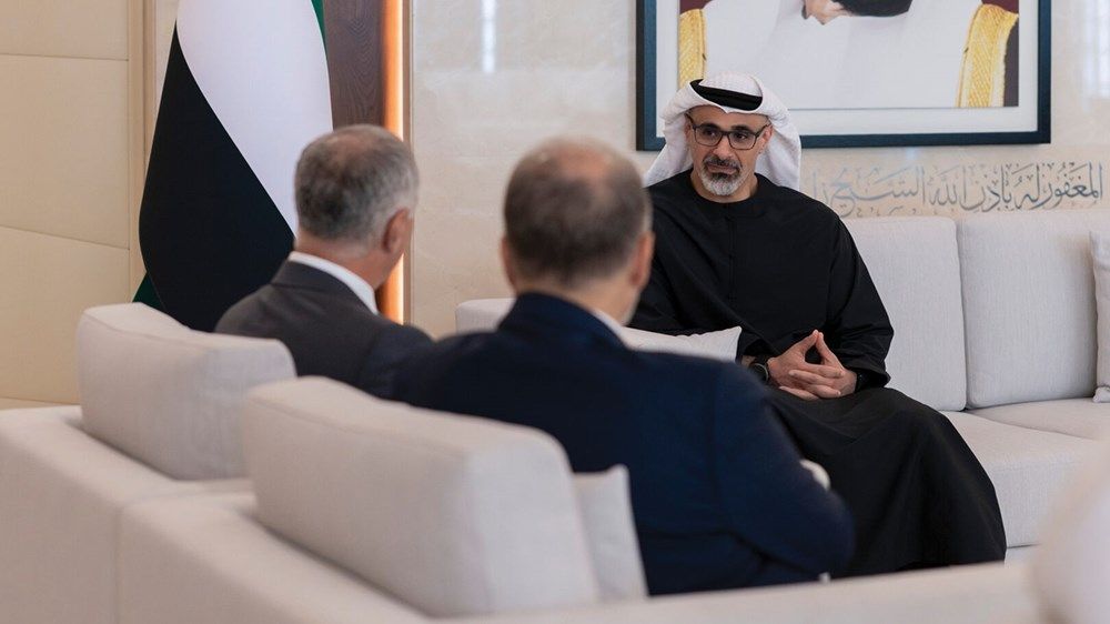 خالد بن محمد بن زايد يلتقي الرئيس التنفيذي لمجموعة «إتش إس بي سي»