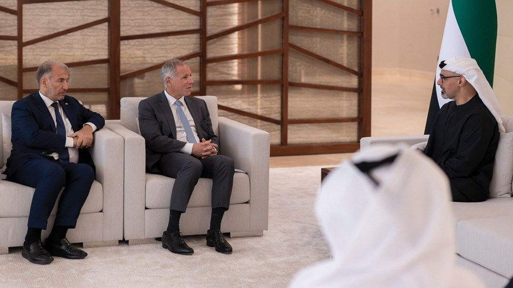 خالد بن محمد بن زايد يلتقي الرئيس التنفيذي لمجموعة «إتش إس بي سي»