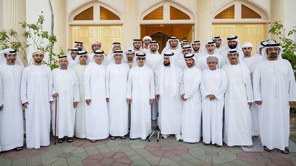 هزاع بن زايد يزور محمد شمل المعمري في منزله بمنطقة العين