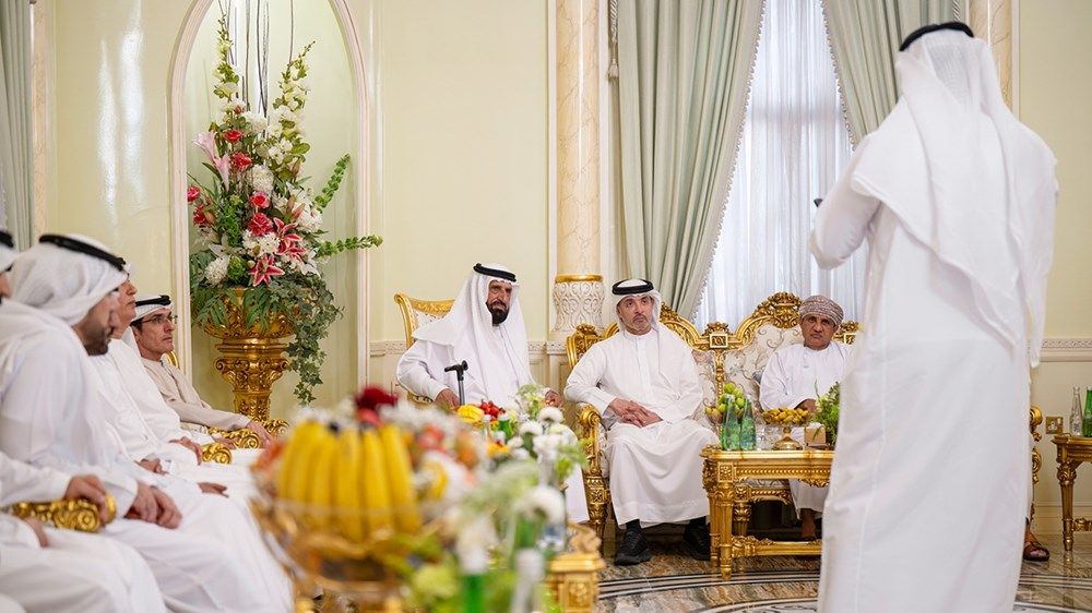 هزاع بن زايد يزور محمد شمل المعمري في منزله بمنطقة العين
