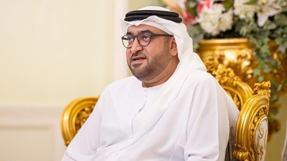هزاع بن زايد يزور محمد شمل المعمري في منزله بمنطقة العين