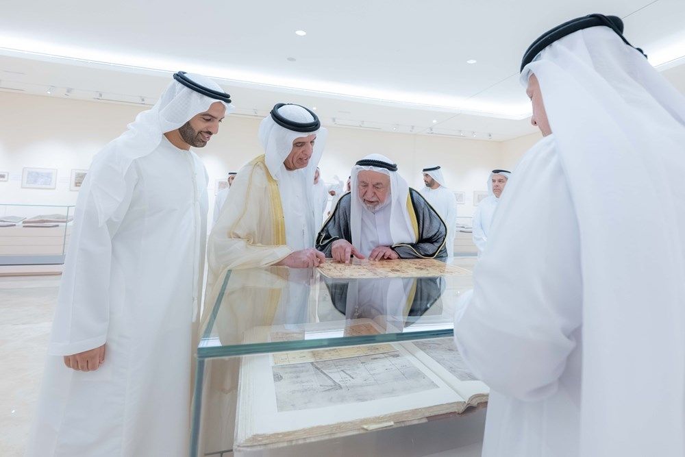 حاكم الشارقة يستقبل سعود بن صقر