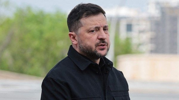 زيلينسكي يتهم روسيا بانتهاك وقف إطلاق النار