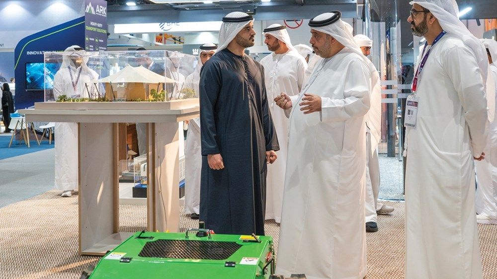 زايد بن محمد بن زايد يشهد جانباً من فعاليات الدورة الخامسة من منصة «اصنع في الإمارات»