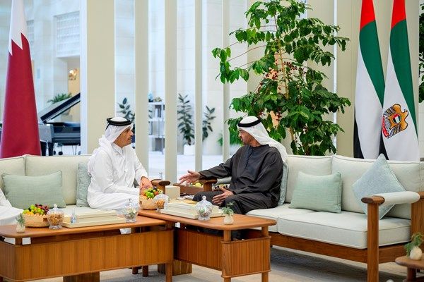 رئيس الدولة يستقبل رئيس مجلس الوزراء وزير خارجية قطر