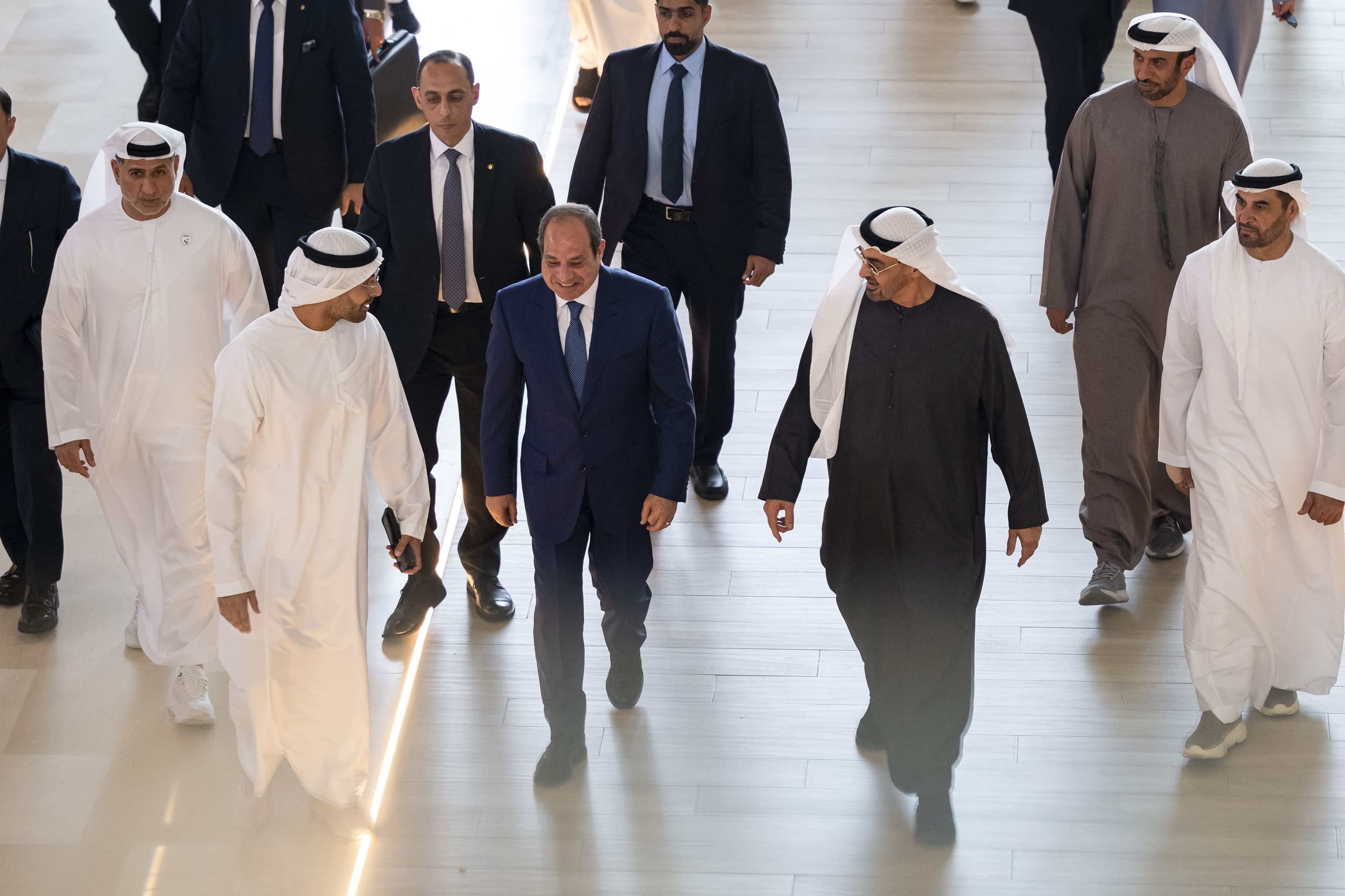 بالصور: بن زايد والسيسي يبحثان العلاقات والتطورات الإقليمية