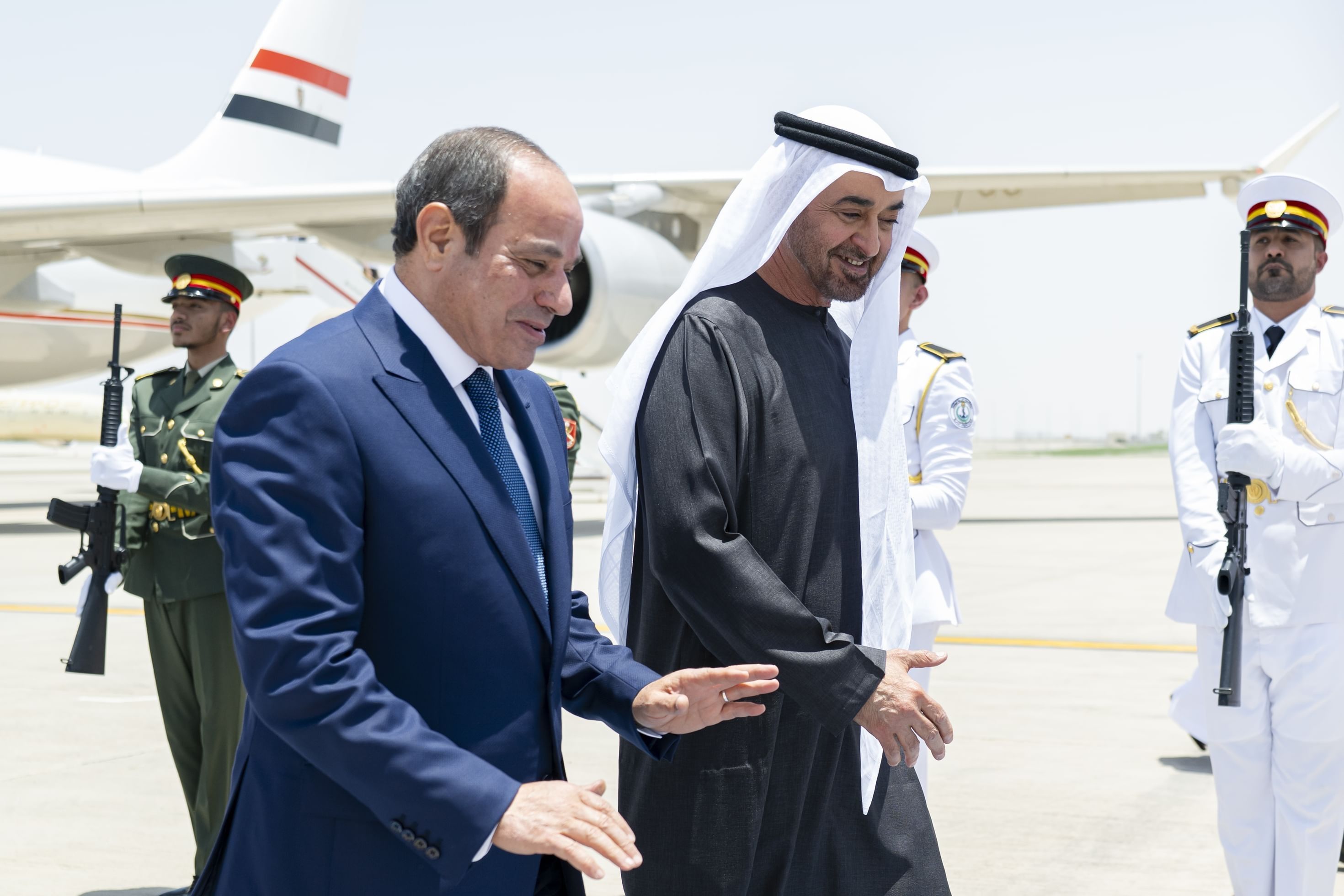 بالصور: بن زايد والسيسي يبحثان العلاقات والتطورات الإقليمية