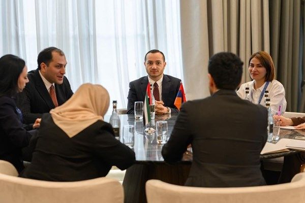 الإمارات تشارك في أعمال «حوار يريفان 2026» بأرمينيا