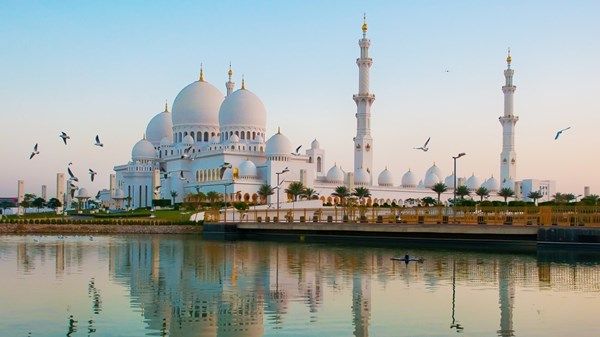 مستشار جمهورية النمسا يزور جامع الشيخ زايد الكبير في أبوظبي