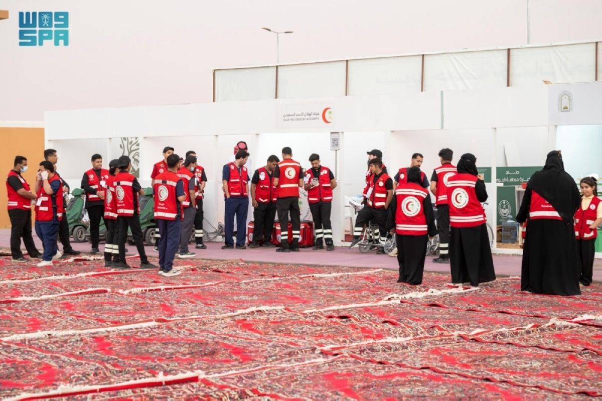 متطوعو الجوف يرسمون مشاهد إنسانية في خدمة ضيوف الرحمن