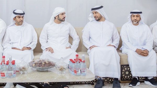 حمدان بن محمد وأحمد بن محمد ومنصور بن محمد يقدمون واجب العزاء في وفاة حاضر المهيري